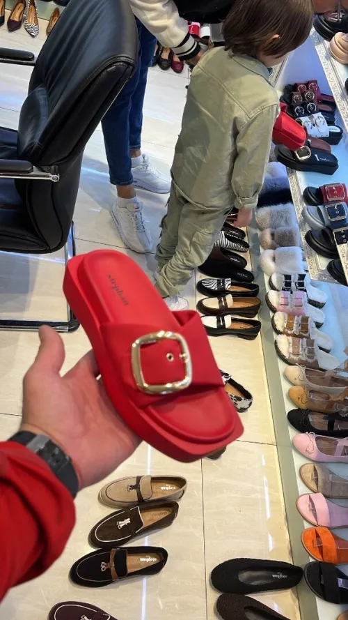 Vendre en grand, toutes les modèles, sandales, ballerines, claquettes