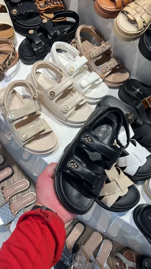 Vendre en grand, toutes les modèles, sandales, ballerines, claquettes