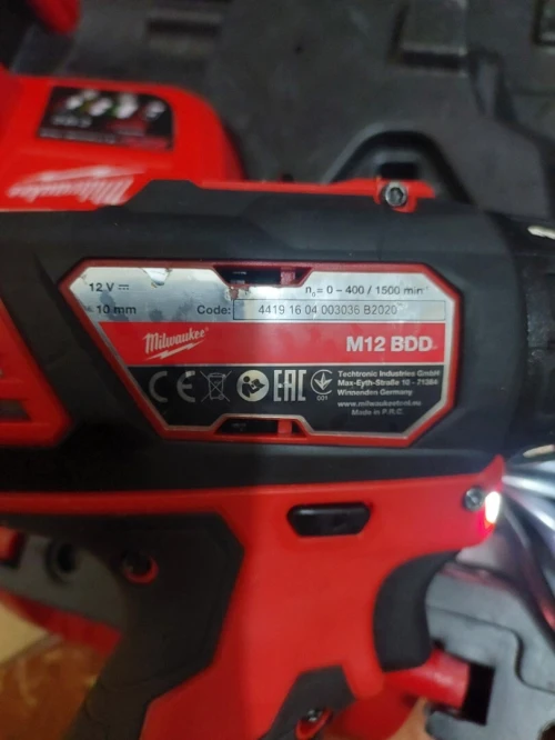 Visseuse Milwaukee 12v 2Ah