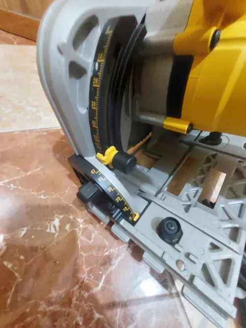 Scie plongeante Dewalt