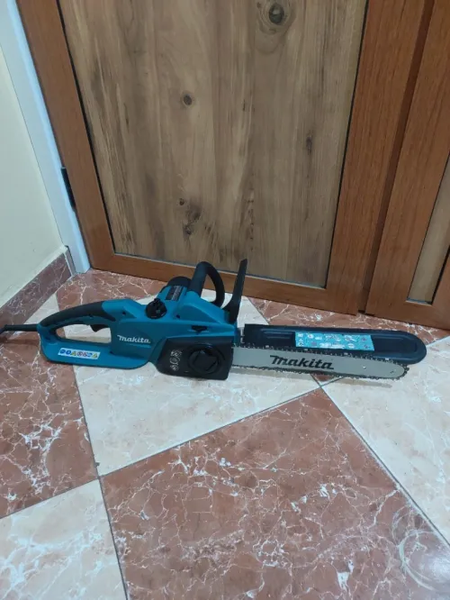 Tronçonneuse électrique Makita