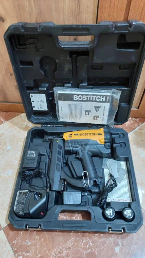 Bostitch GBT1850K-E (15-55 mm) Cloueur à gaz Cloueur à tige professionnel