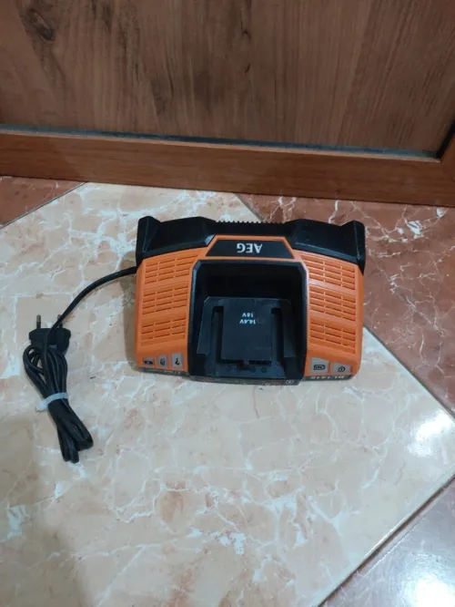 Chargeur AEG 18V
