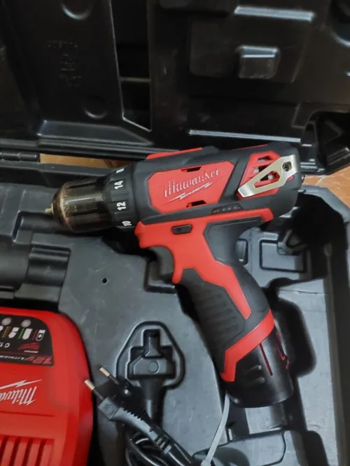 Visseuse Milwaukee 12v 2Ah