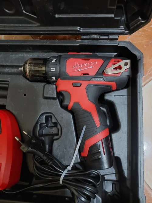 Visseuse Milwaukee 12v 2Ah