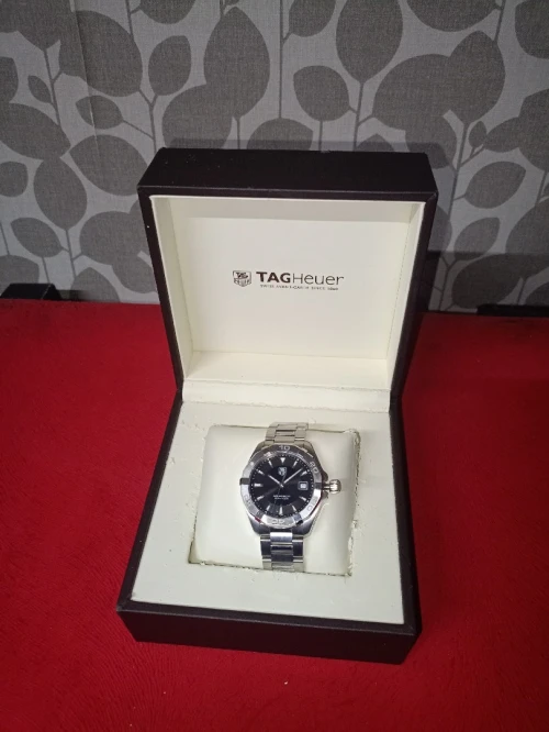 TAG HEUER AQUARACER PROFESSIONAL 300 GMT (NOUVELLE FENÊTRE)  Jamais utilisé sous emballage