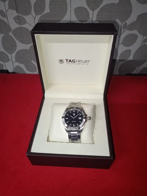 TAG HEUER AQUARACER PROFESSIONAL 300 GMT (NOUVELLE FENÊTRE)  Jamais utilisé sous emballage