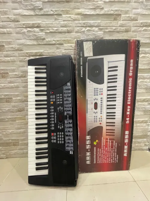 Ark-558 pianoElectric organ