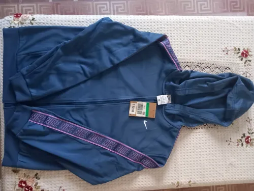 Veste Nike neuf pour enfant