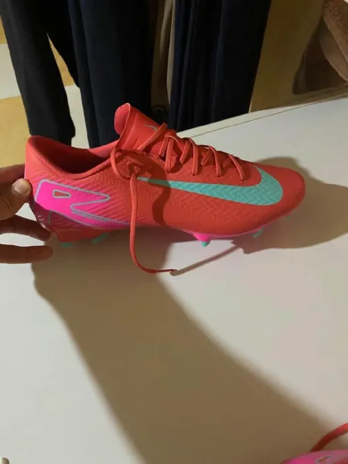 Crampons Nike original neufs (pointure:43)