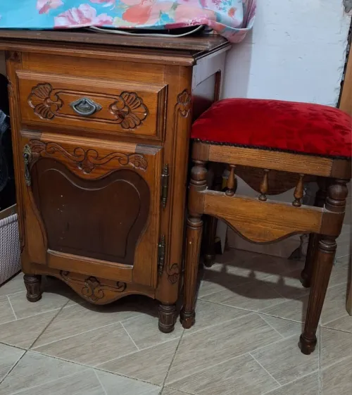 Armoire 6 porte + coiffeuse + 2 table de nuit + pouf