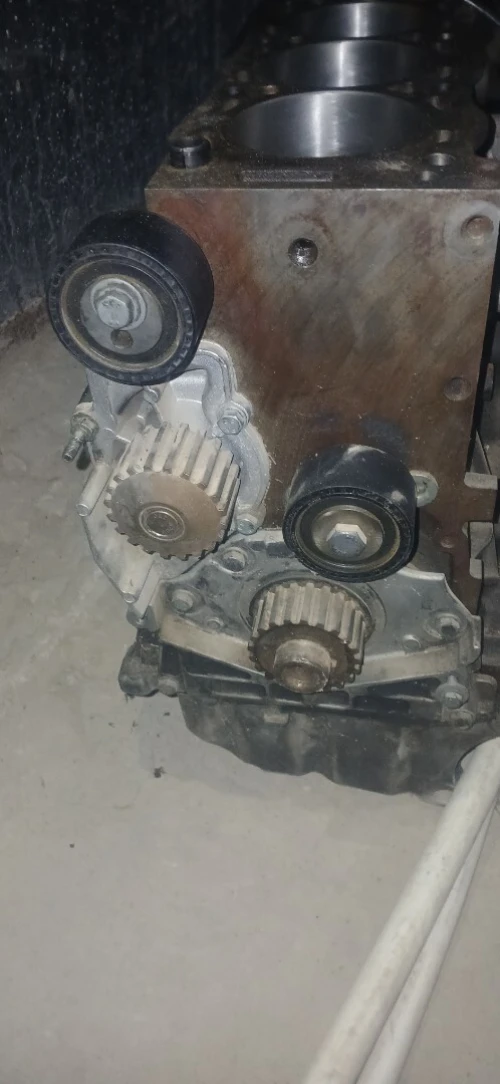 DEMI  MOTEUR