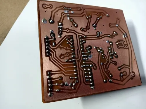 تصميم وصناعة اللوحات المطبوعة PCB