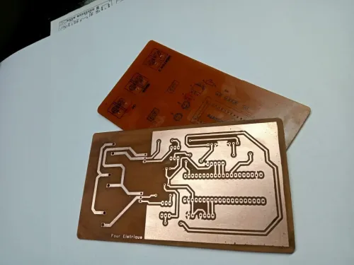 تصميم وصناعة اللوحات المطبوعة PCB