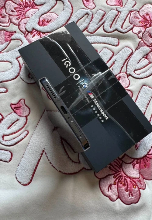 Vivo Iqoo 13 BMW édition