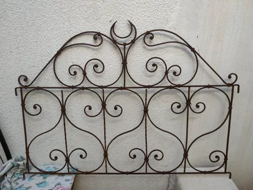Ancien lit  en fer forgé