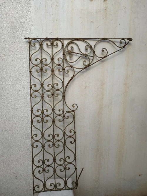 Ancien lit  en fer forgé