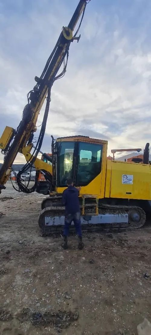 Chariot de forage Caterpillar 2000