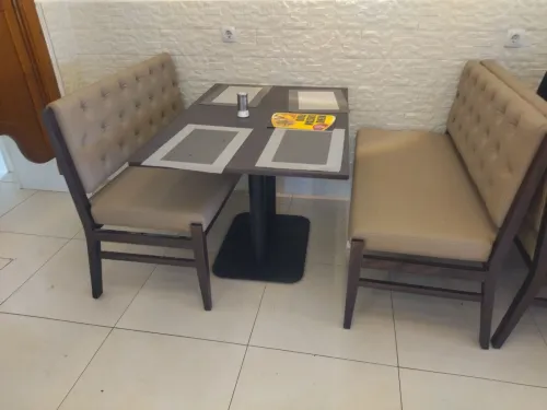 TABLE et Chaises Restaurant /Cafeteria