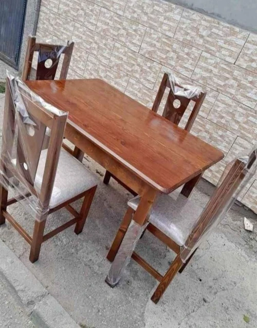 Vente TABLE &Chaises en Bois Rouge Restaurants /Cafétérias /Hôtels /Maisons