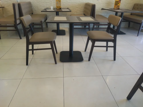 TABLE et Chaises Restaurant /Cafeteria