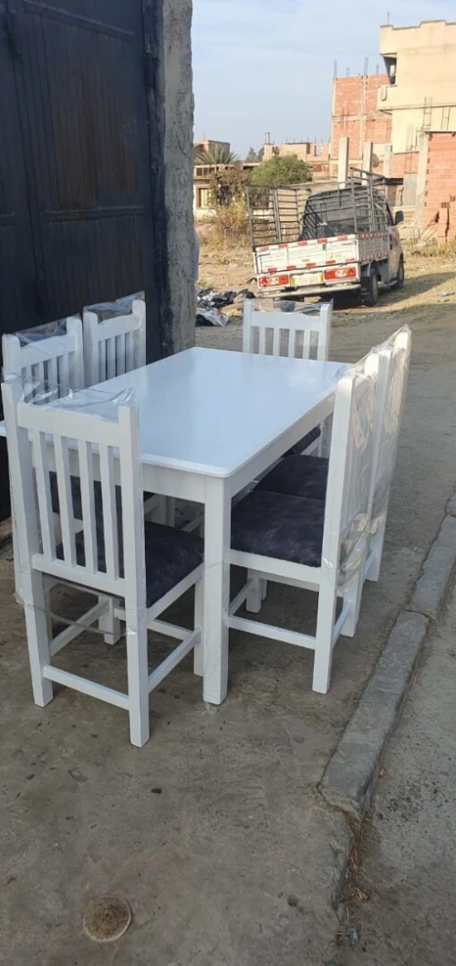 Vente TABLE &Chaises en Bois Rouge Restaurants /Cafétérias /Hôtels /Maisons