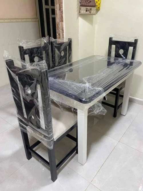 Vente TABLE &Chaises en Bois Rouge Restaurants /Cafétérias /Hôtels /Maisons