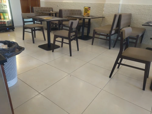 TABLE et Chaises Restaurant /Cafeteria