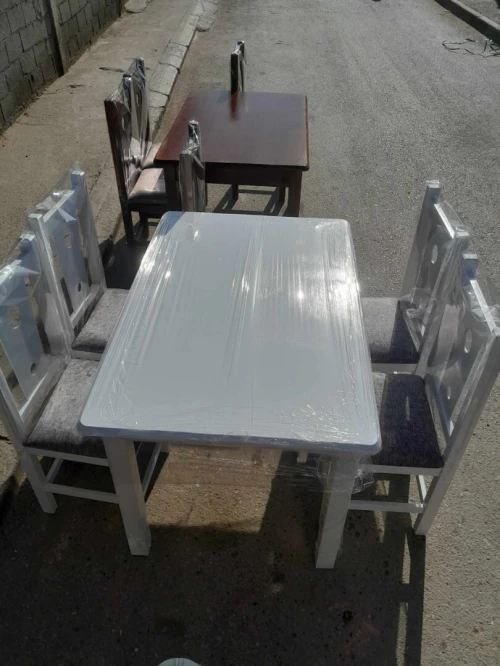 Vente TABLE &Chaises en Bois Rouge Restaurants /Cafétérias /Hôtels /Maisons