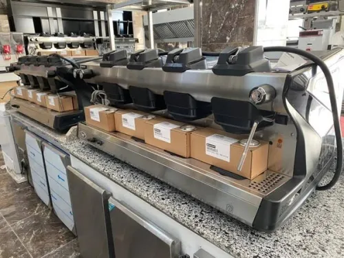 EQUIPMENT DE CAFETERIA