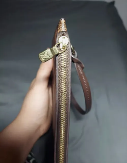 Pochette Louis vuitton en cuir pour femme