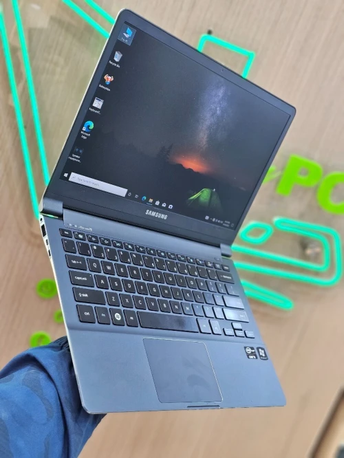 SAMSUNG 900X I5-3317U 4GB 12SSD 13.3