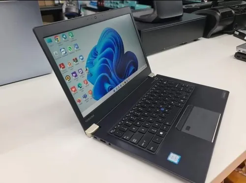 TOSHIBA X40-D i5-7300U 8g/256 fhd tactile SLiM 