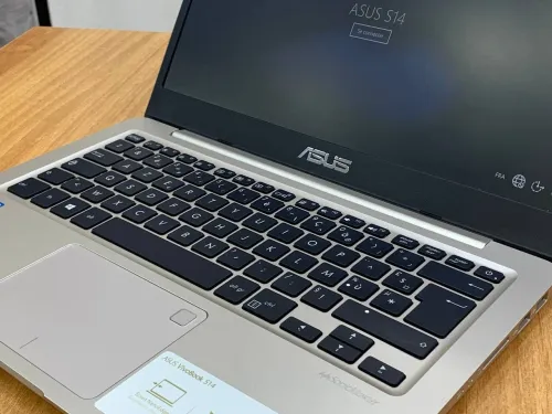 ASUS S14 / INTEL I5 8 EME / 8 G / 256 SSD /14 FHD