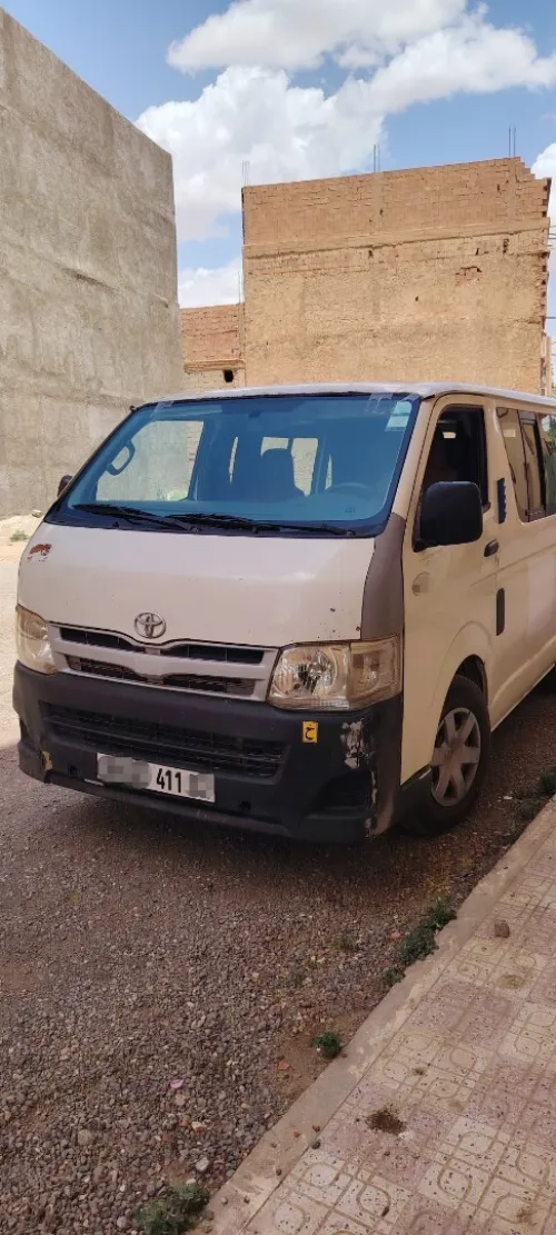 Toyota Hiace 2011 