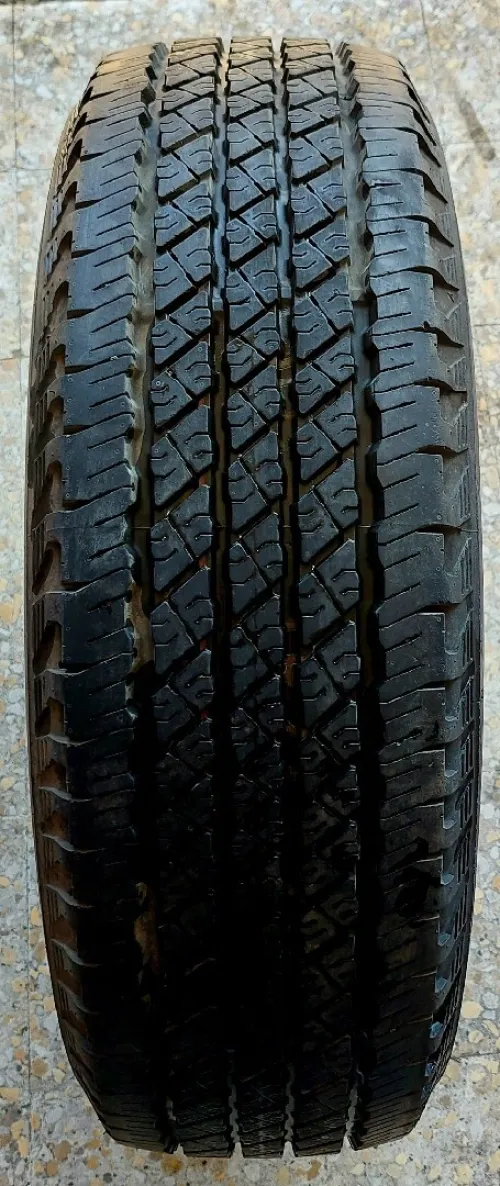 Pneu 235/70/R16 presque neuf