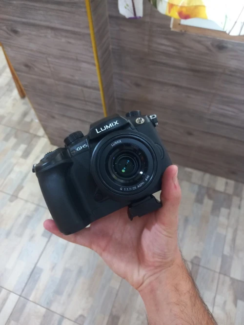 Lumix gh5 + 25mm 1.7
