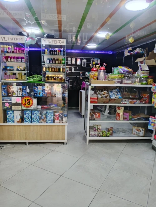 Vetrine et présentoir bureau tabac