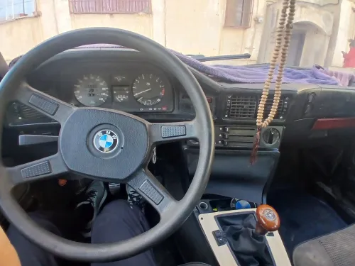 BMW E28 1986 