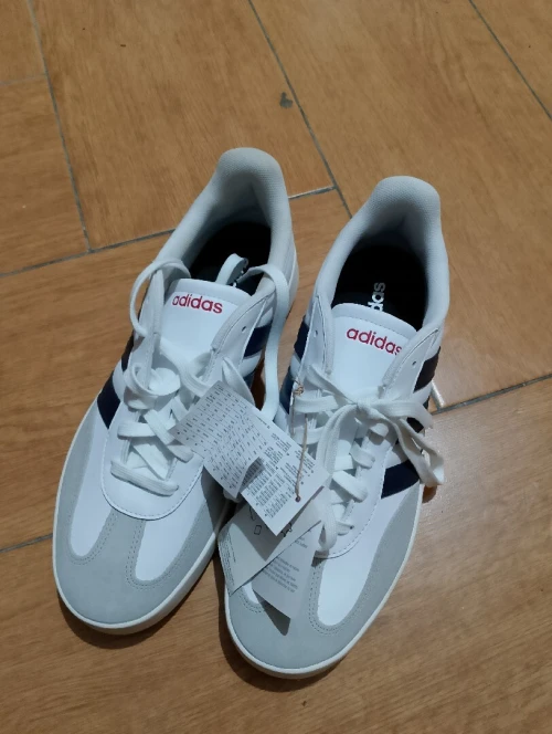 Chaussures adidas original, neuve