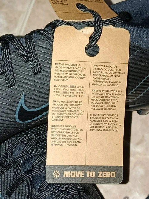حذاء كرة قدم Nike جديد