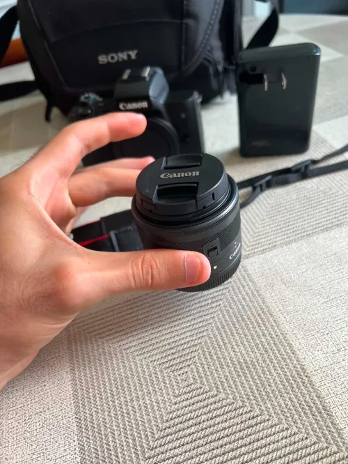 Canon EOS M50 Mark I  COMME NEUF  1000 clics  Objectif 15-45mm + Pack Accessoires
