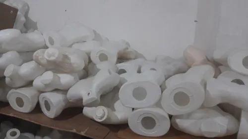 Mannequin de mannequin suspendu en plastique blanc