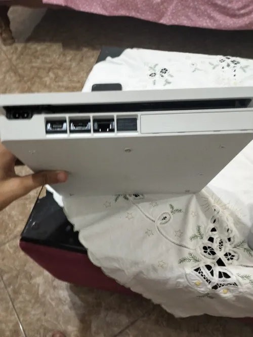 Ps4 online 500gb avec une manette originale plus gta5 