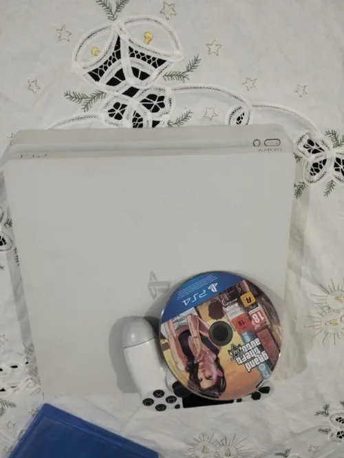 PS4 BLONCHE 500g de stockage avec une manette originale plus gta5