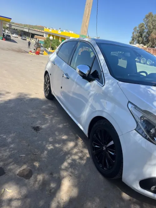 Peugeot 208 2016 Allure Facelift