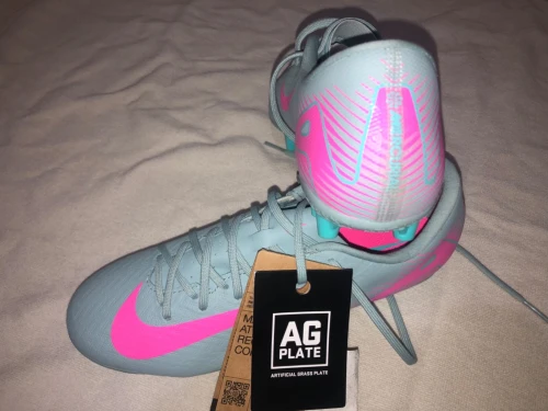 Nike Mercurial (original).   Pointure 39