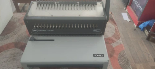 Perforelieuse GBC anneaux plastiques CombBind C250PRO