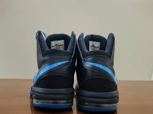 حذاء لكرة السلة Basketball shoe