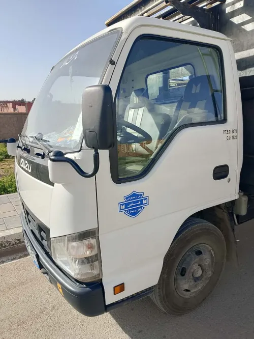 Isuzu Npr léger super jumbo 2013